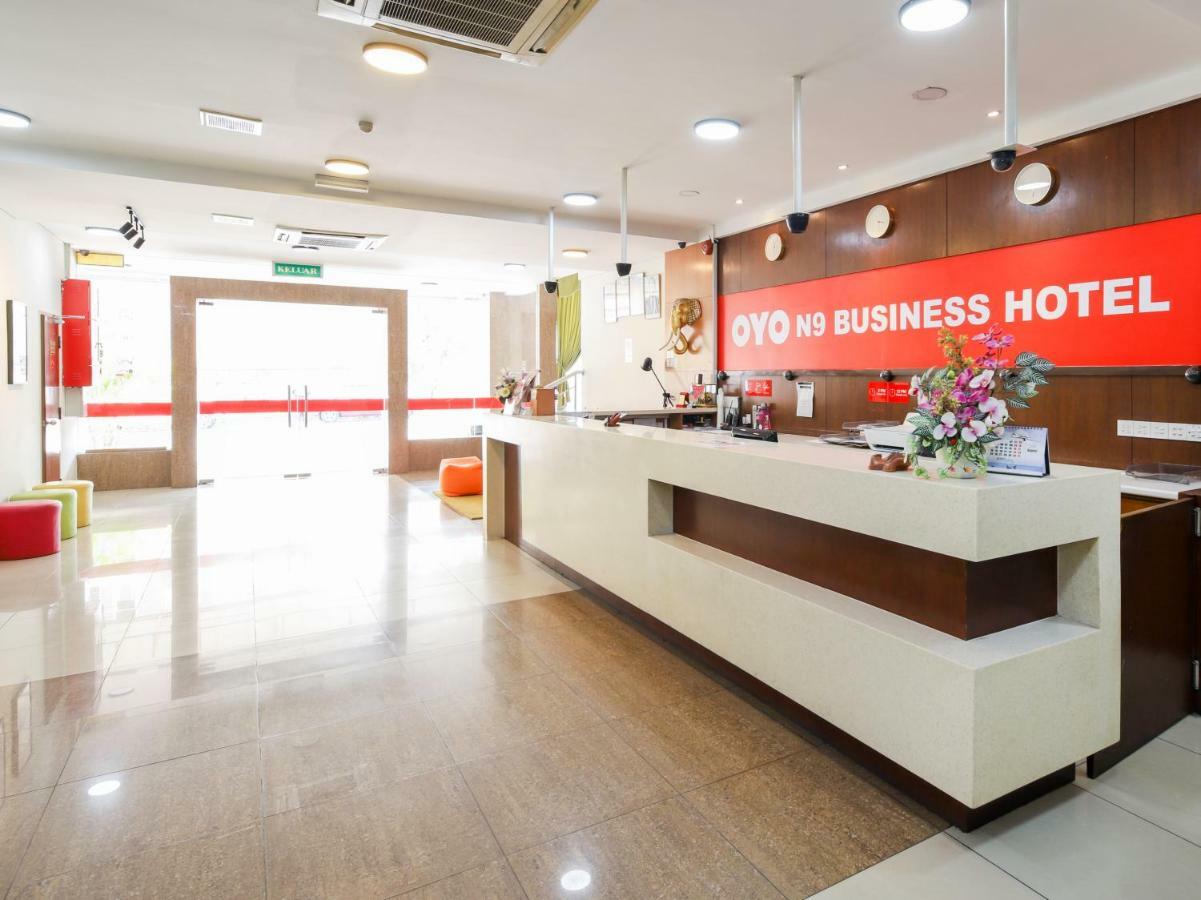 נילאי Oyo 43955 N9 Business Hotel מראה חיצוני תמונה