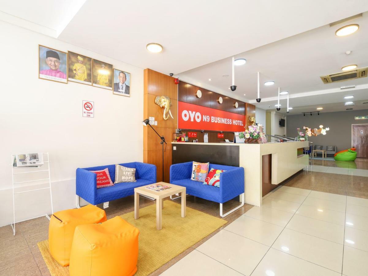 נילאי Oyo 43955 N9 Business Hotel מראה חיצוני תמונה