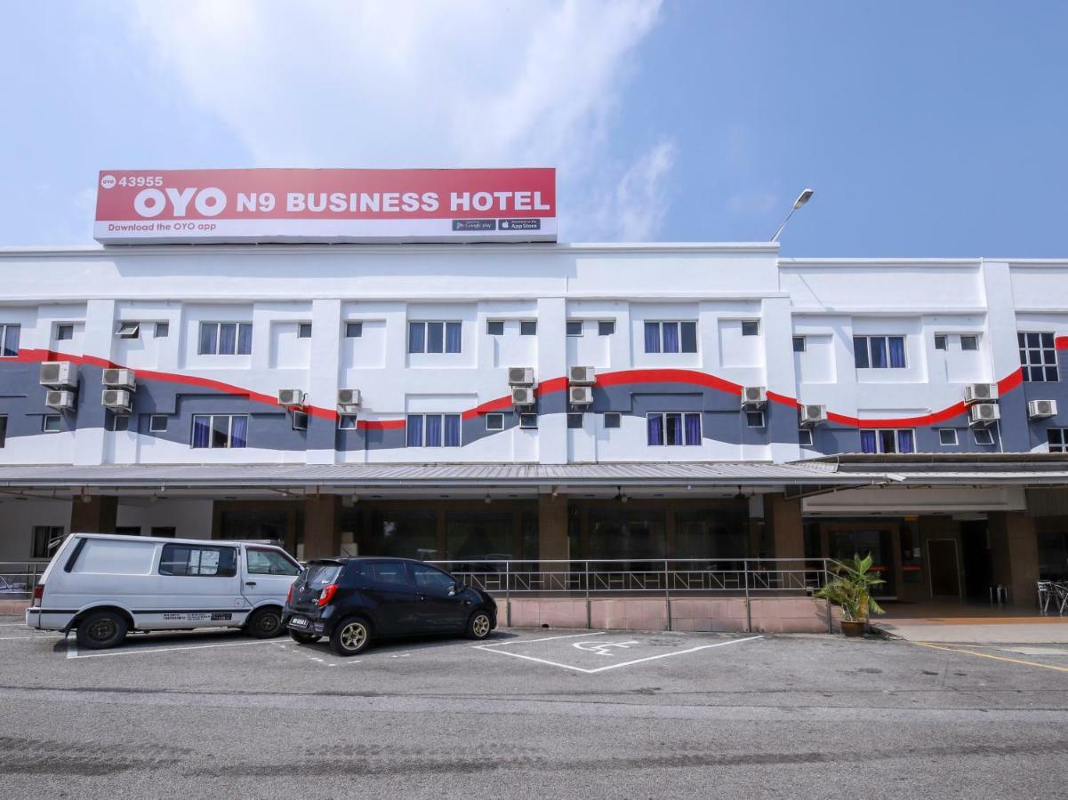 נילאי Oyo 43955 N9 Business Hotel מראה חיצוני תמונה