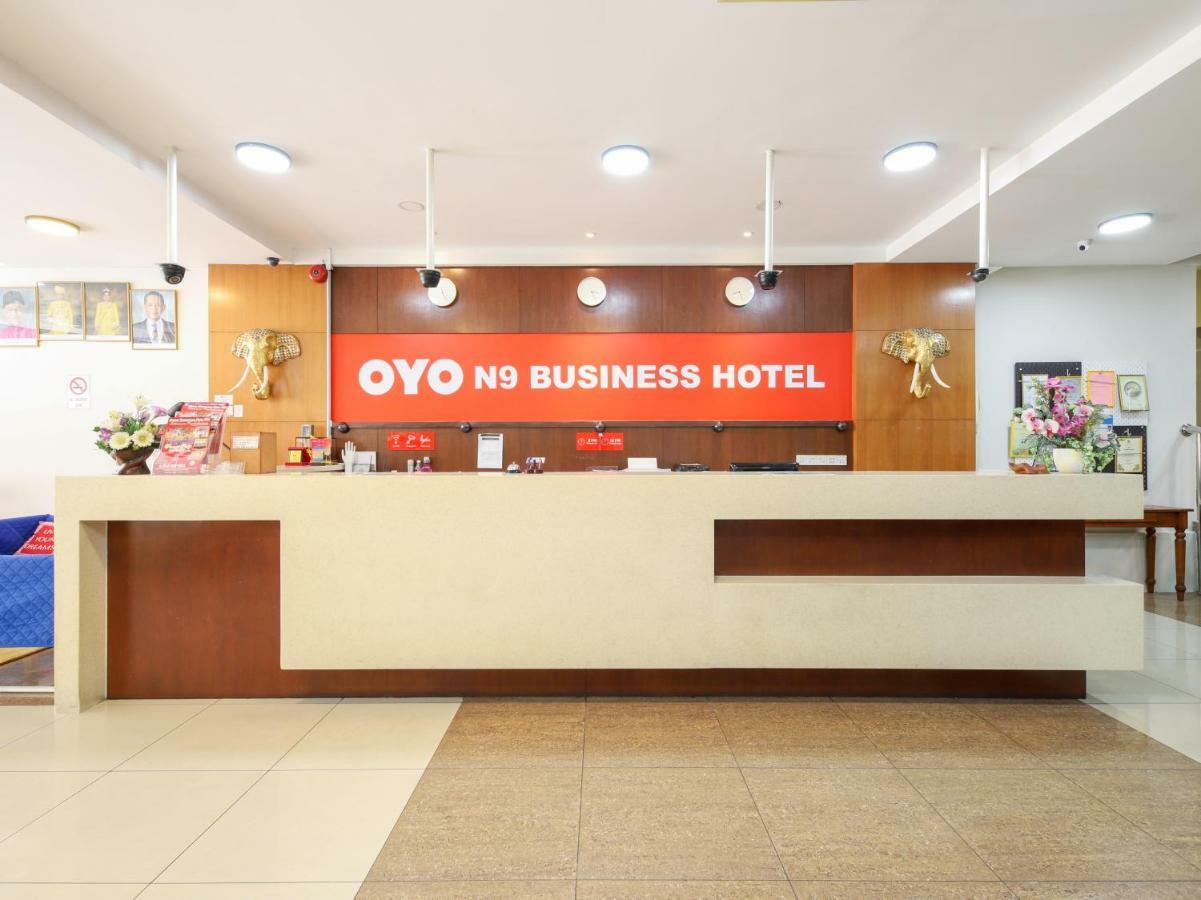 נילאי Oyo 43955 N9 Business Hotel מראה חיצוני תמונה